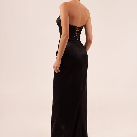 Elegant Black Strapless Maxi Dress - Picture 4 of 9